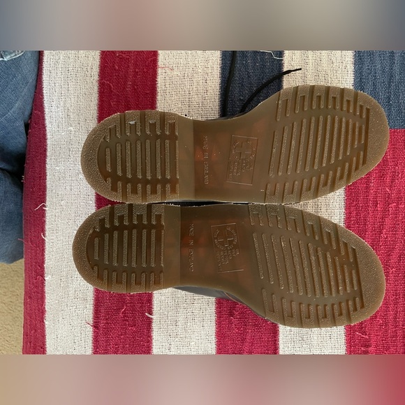 Like new Dr. Martens Black Leather Men's Shoes - Picture 5 of 9